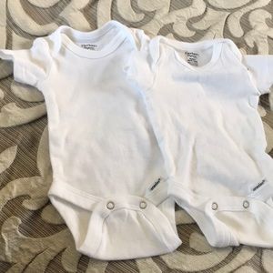 🎉 newborn short sleeve onesies 2/$10 🎉